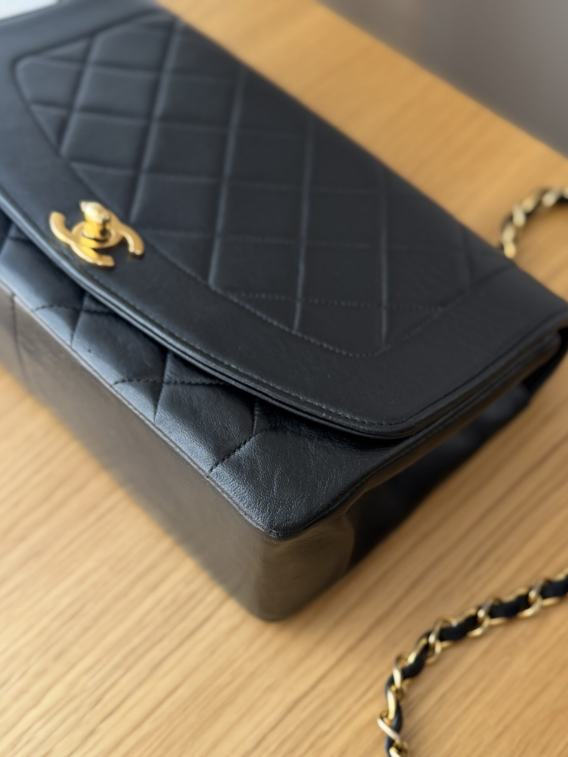 Chanel Medium Flap Diana - obrazek 18