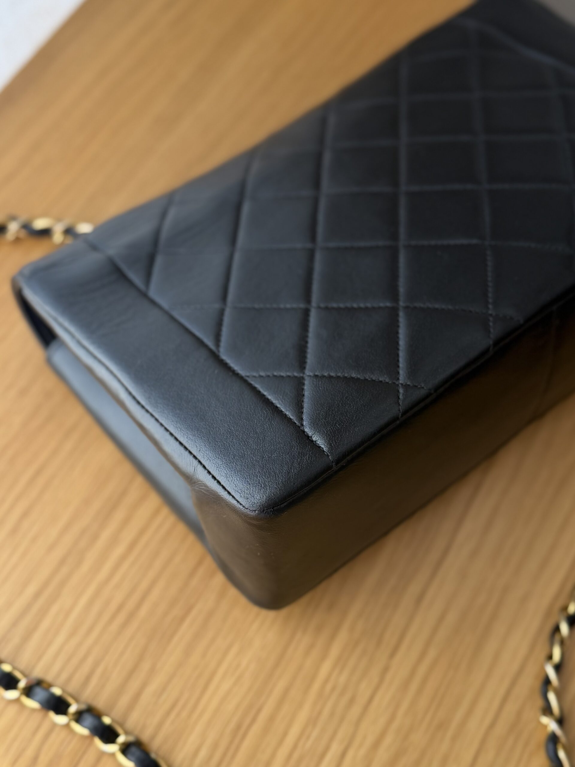 Chanel Medium Flap Diana - obrazek 19