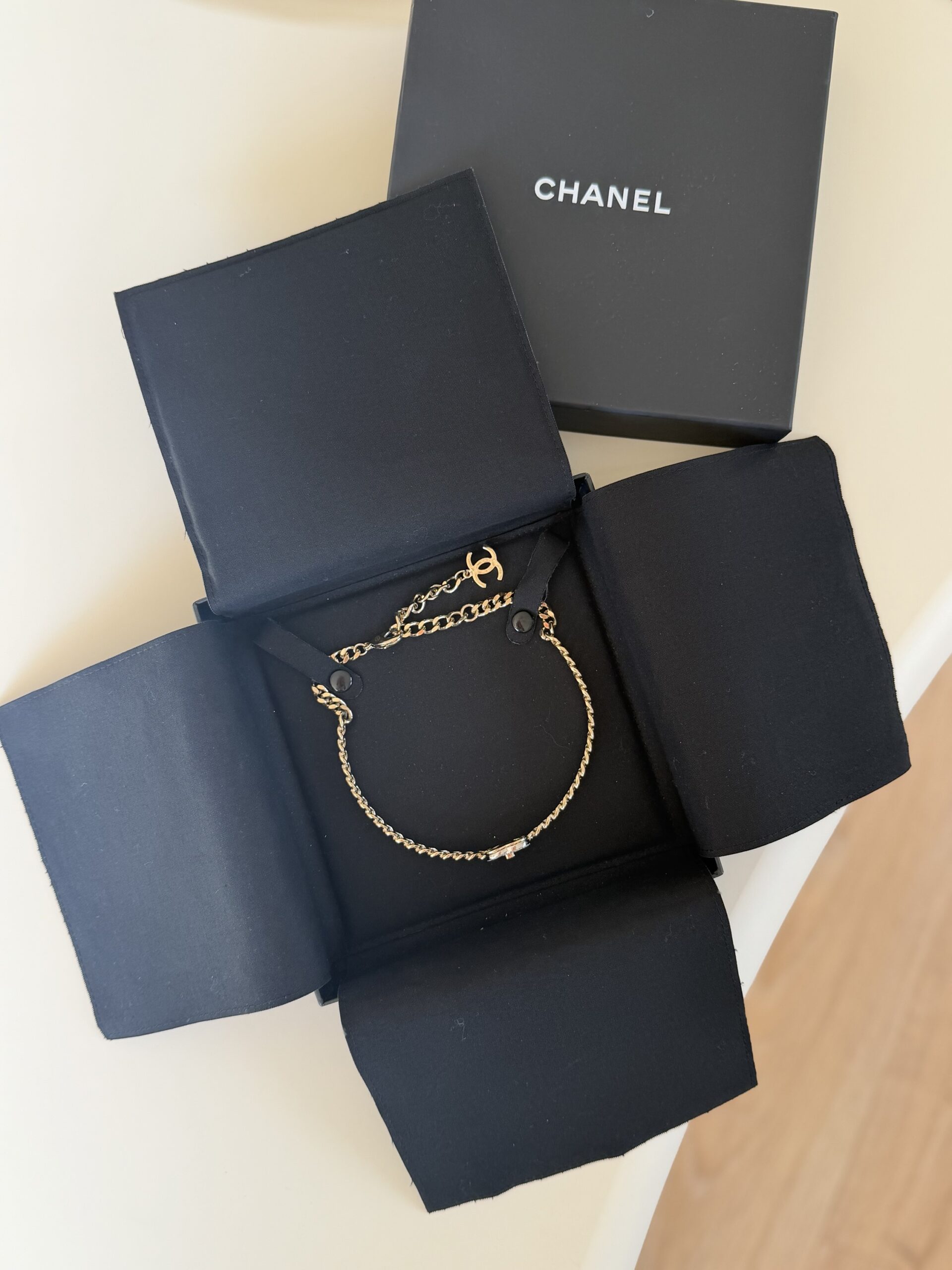 Choker Chanel Turnlock Full Set 2022 rok - obrazek 3