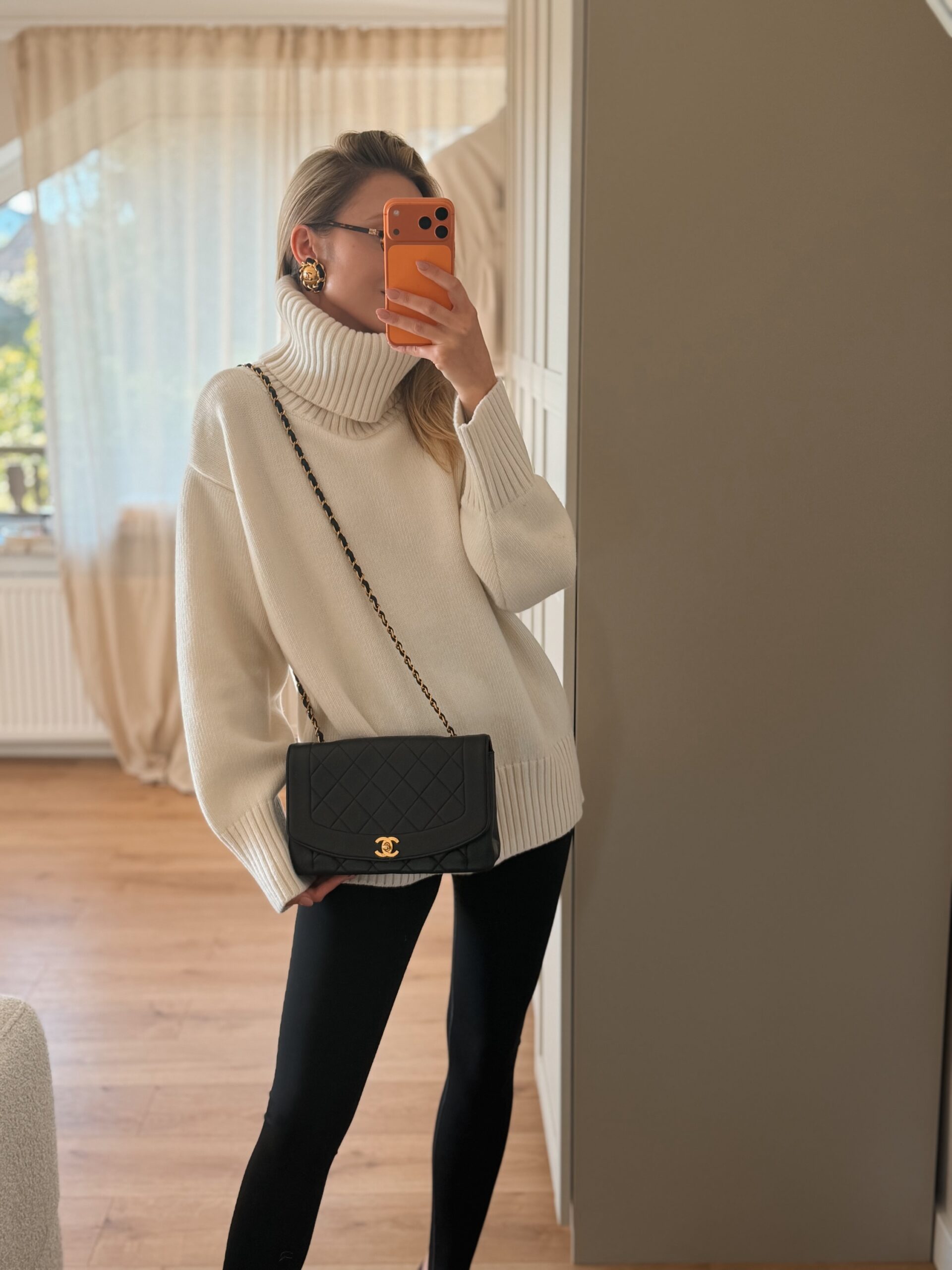 Chanel Medium Flap Diana - obrazek 5