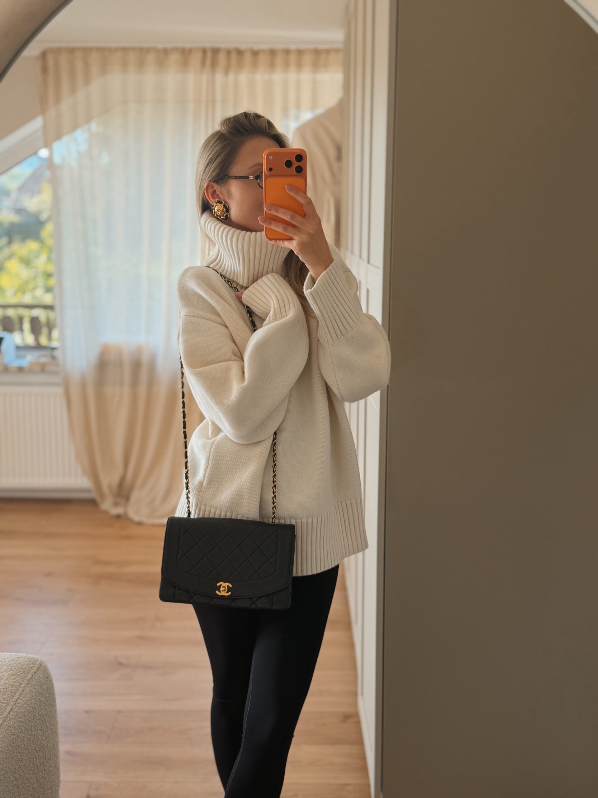 Chanel Medium Flap Diana - obrazek 4