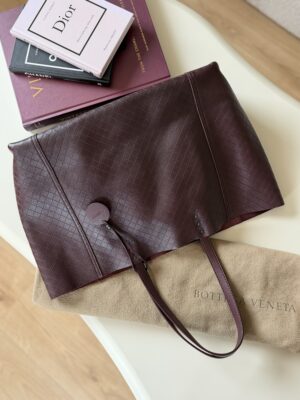 Bottega Veneta Intrecciomirage Tote Burgundy